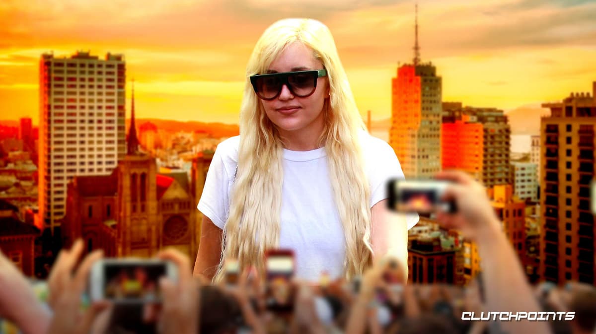 Amanda Bynes Calls 911 On Herself After Roaming Streets Naked 