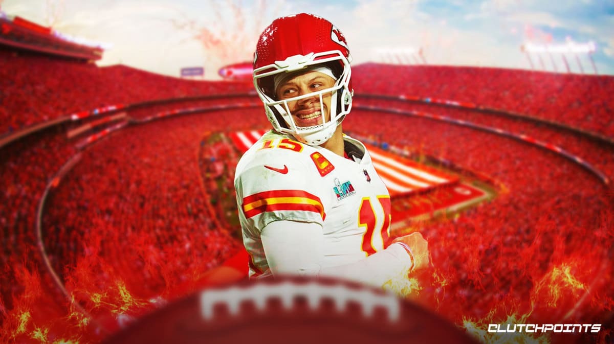 Patrick Mahomes Limps Off Field Ahead of Super Bowl 2023 Halftime