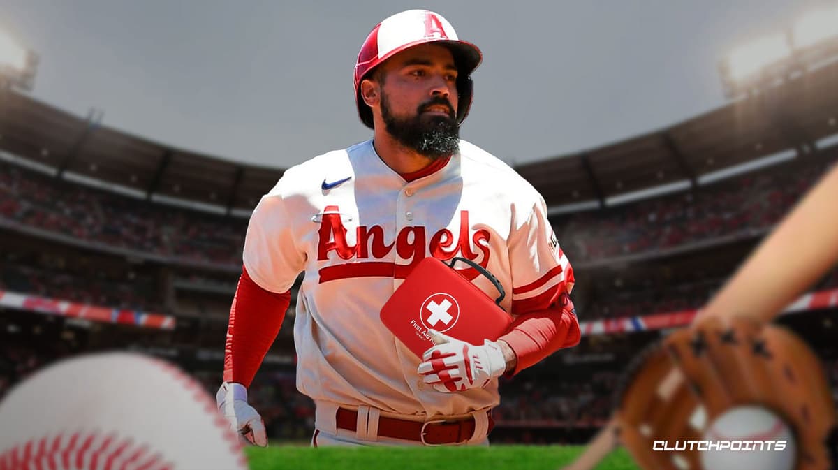 Angels' Anthony Rendon fields grounders amid groin injury