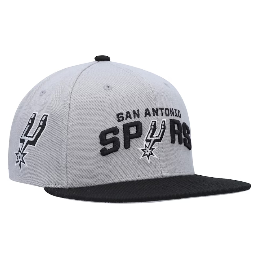 San Antonio Spurs Mitchell & Ness Side Core 2.0 snapback hat - Gray/black colorway on a white background.