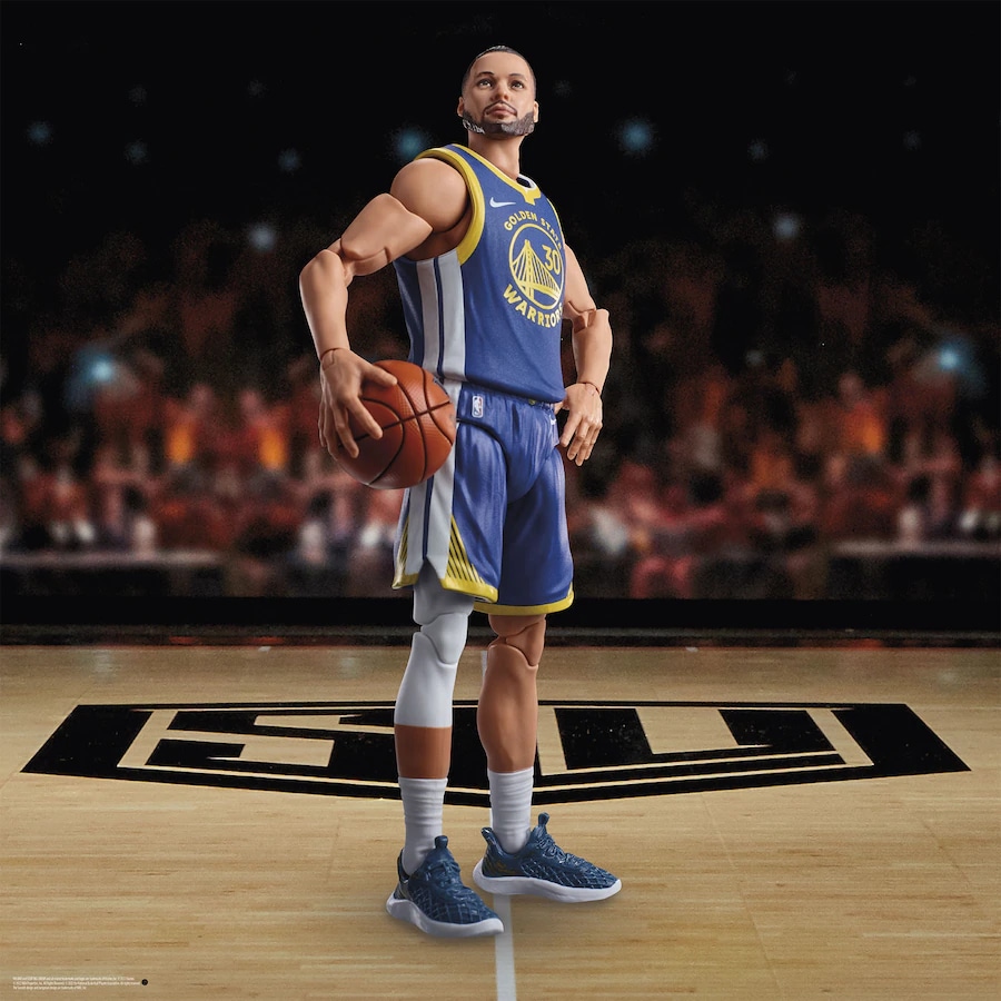 Stephen Curry Warriors NBA x Hasbro Starting Lineup Series 1 Action Figure featuring an arena background with fans.