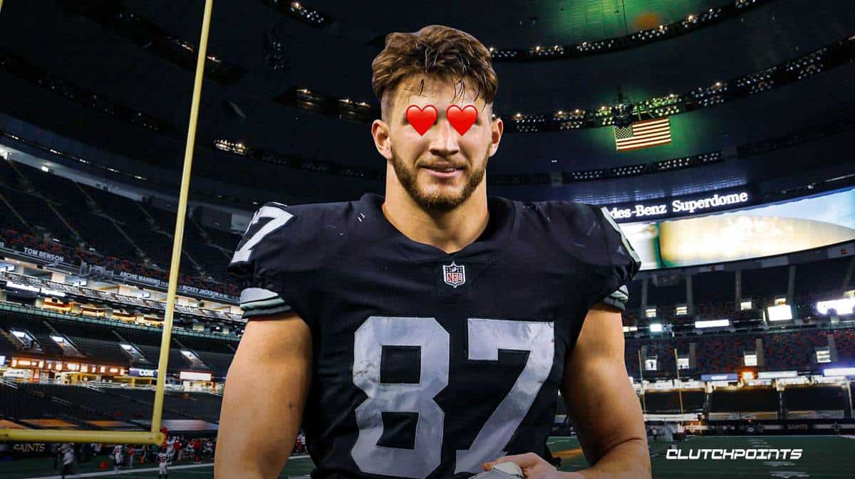 Foster Moreau, Saints