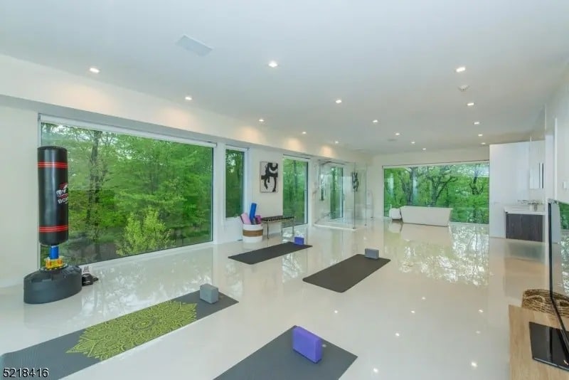 Aaron Rodgers' house in New Jersey worth $9.5M . 