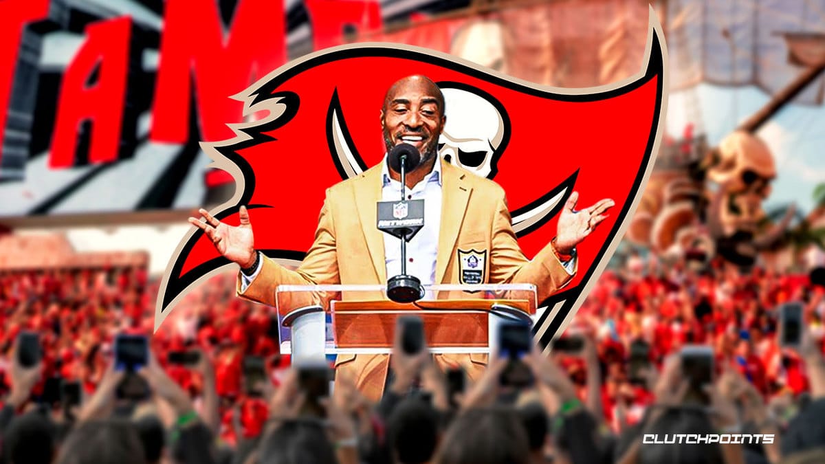 Photo: Tampa Bay Buccaneers corner back Ronde Barber tries