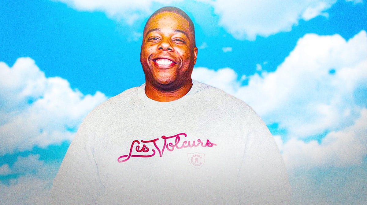 Aaron Spears surrounded by clouds.