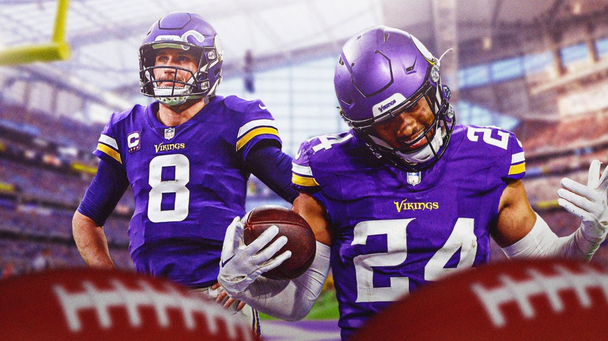 Camryn Bynum of the Vikings with Kirk Cousins