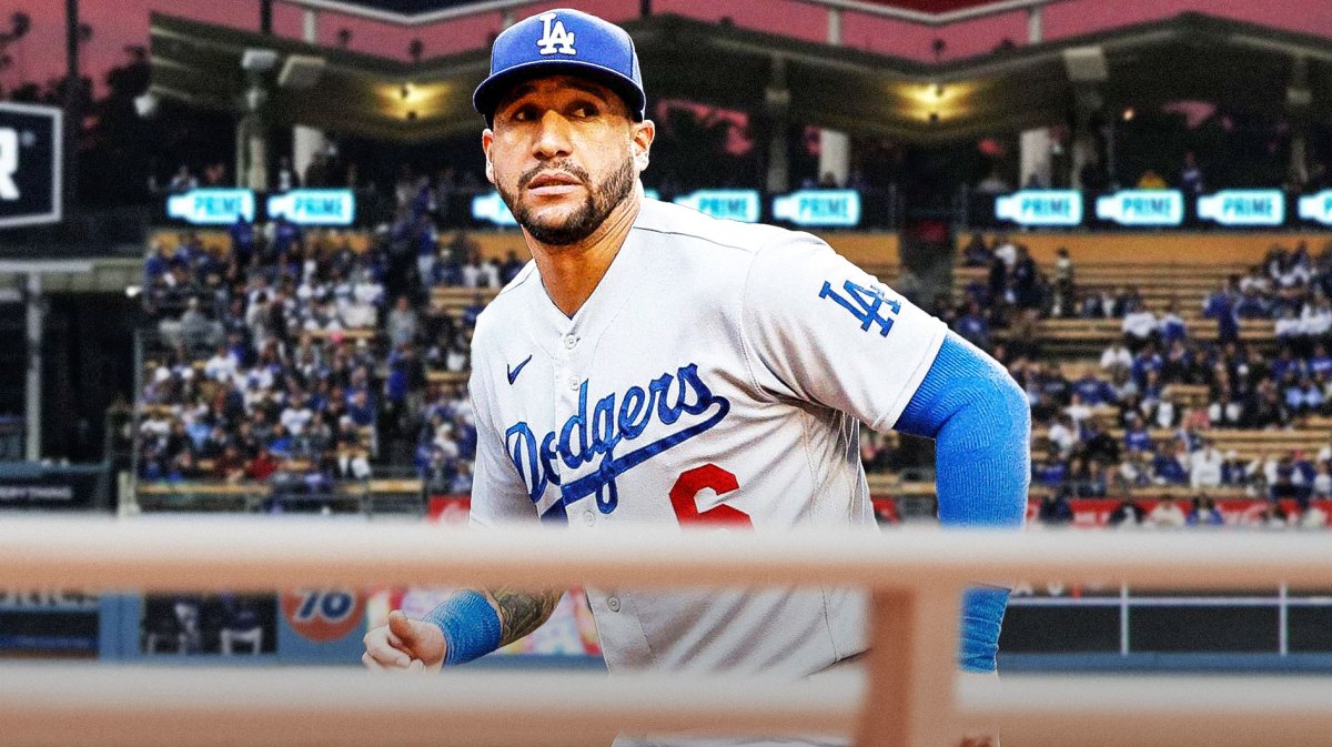 Los Angeles, Dodgers, David Peralta, David Peralta surgery, Diamondbacks, David Peralta in Dodgers uni with Dodger stadium in the background