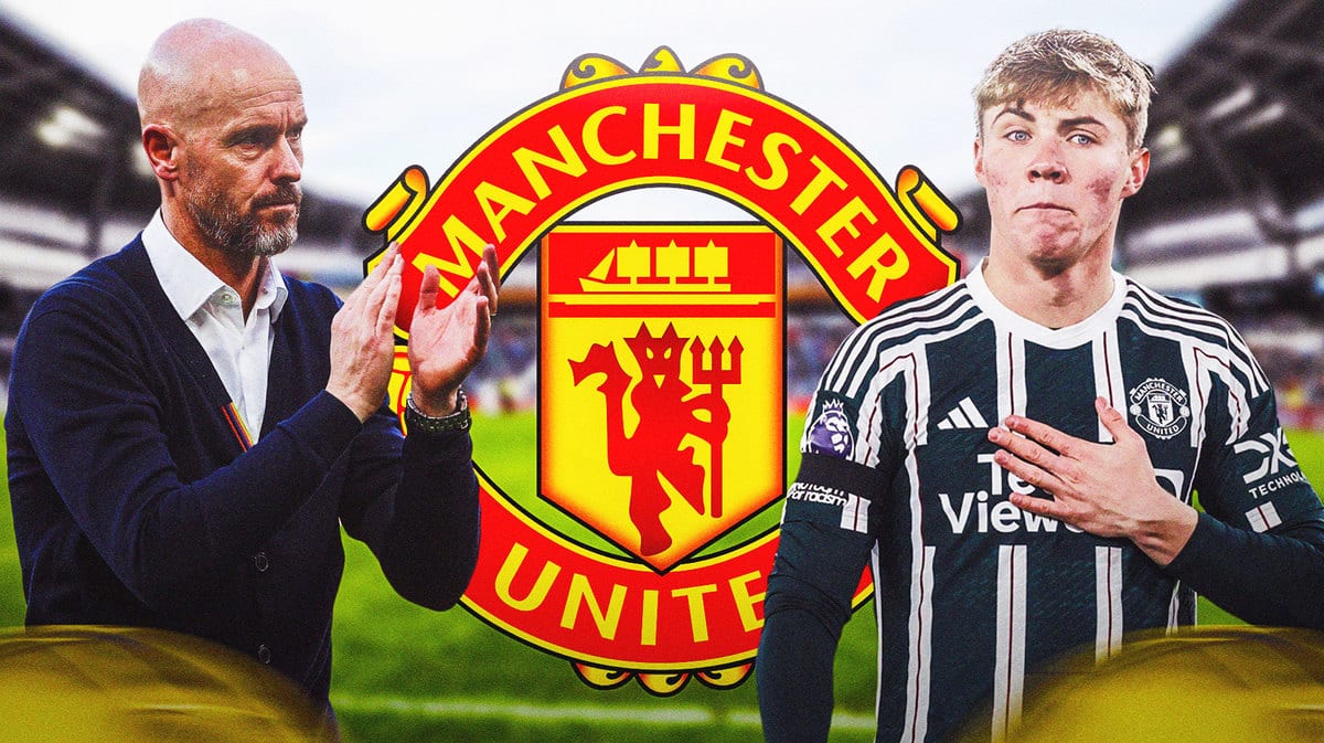 Erik ten Hag and Rasmus Hojlund in front of the Manchester United logo