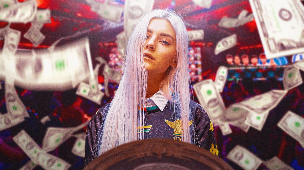 Eva Elfie at The International with money raining