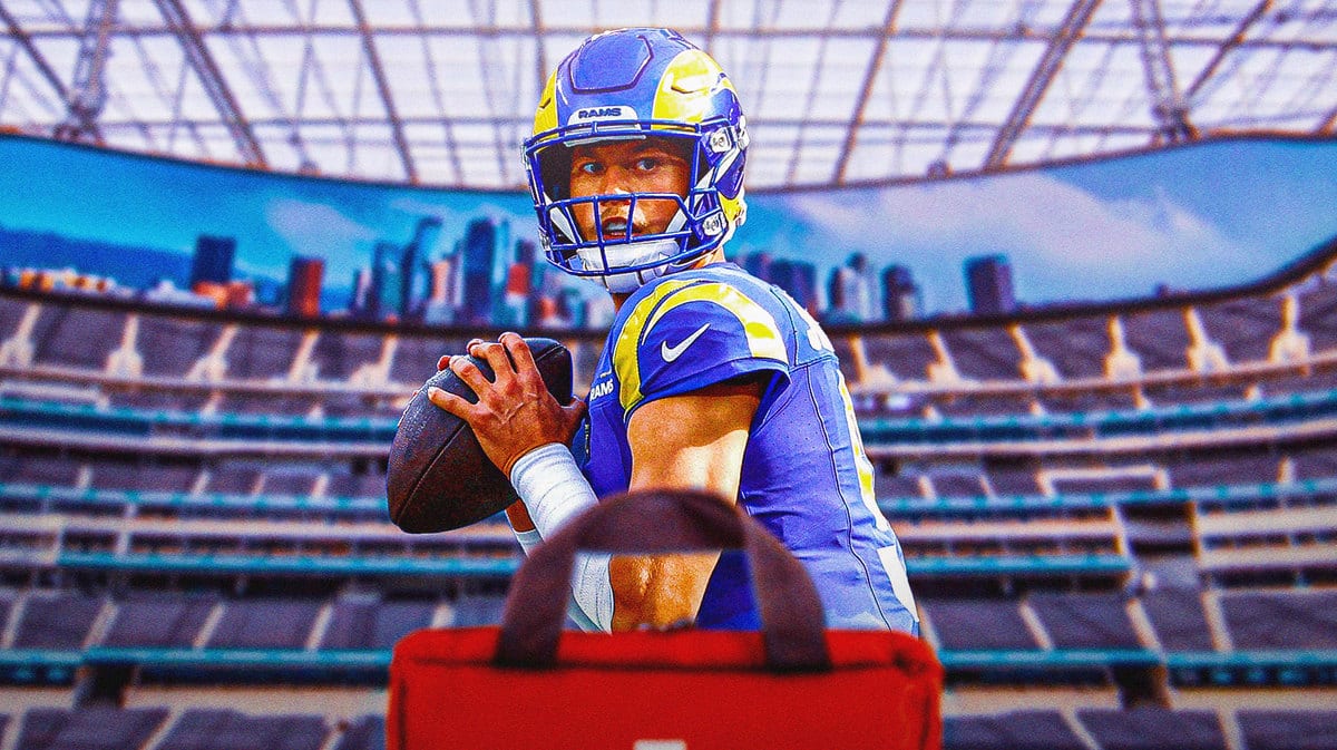 Rams QB Matthew Stafford with first aid kit after thumb injury vs. Cowboys
