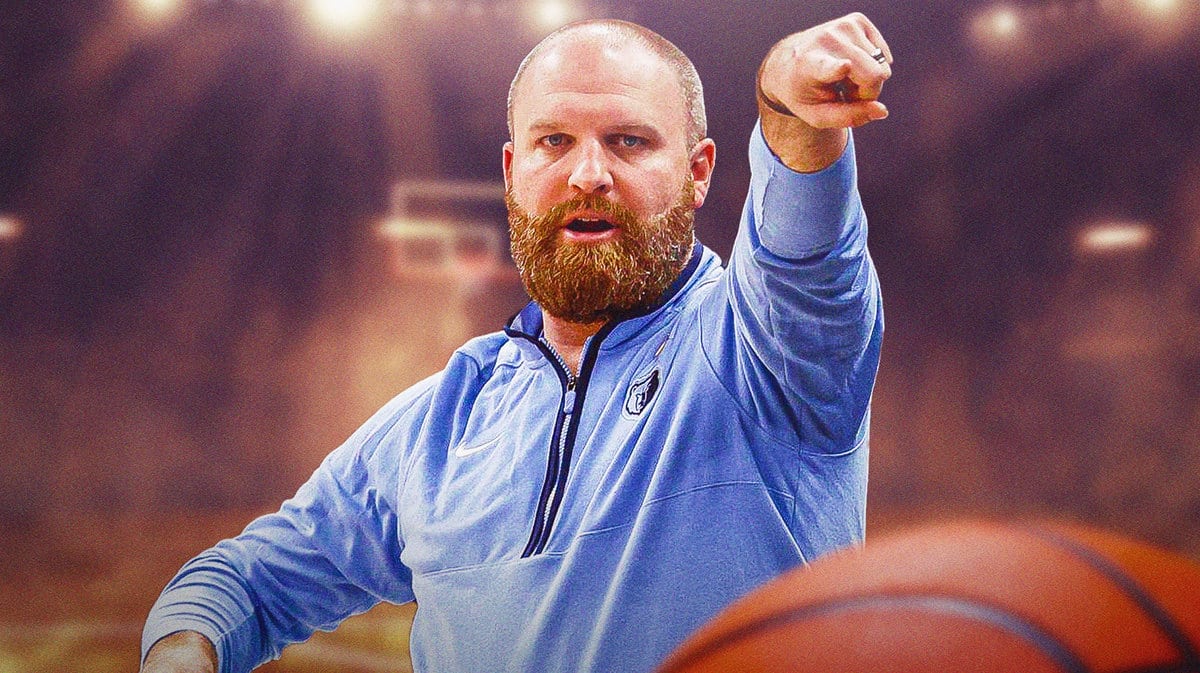Taylor Jenkins coaching the Memphis Grizzlies.
