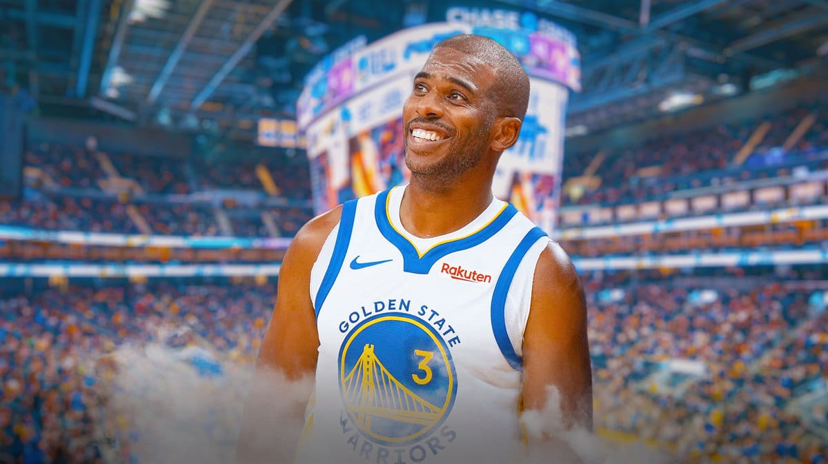Chris Paul celebrates after making his first three-pointer with Warriors against the Pelicans, Steph Curry