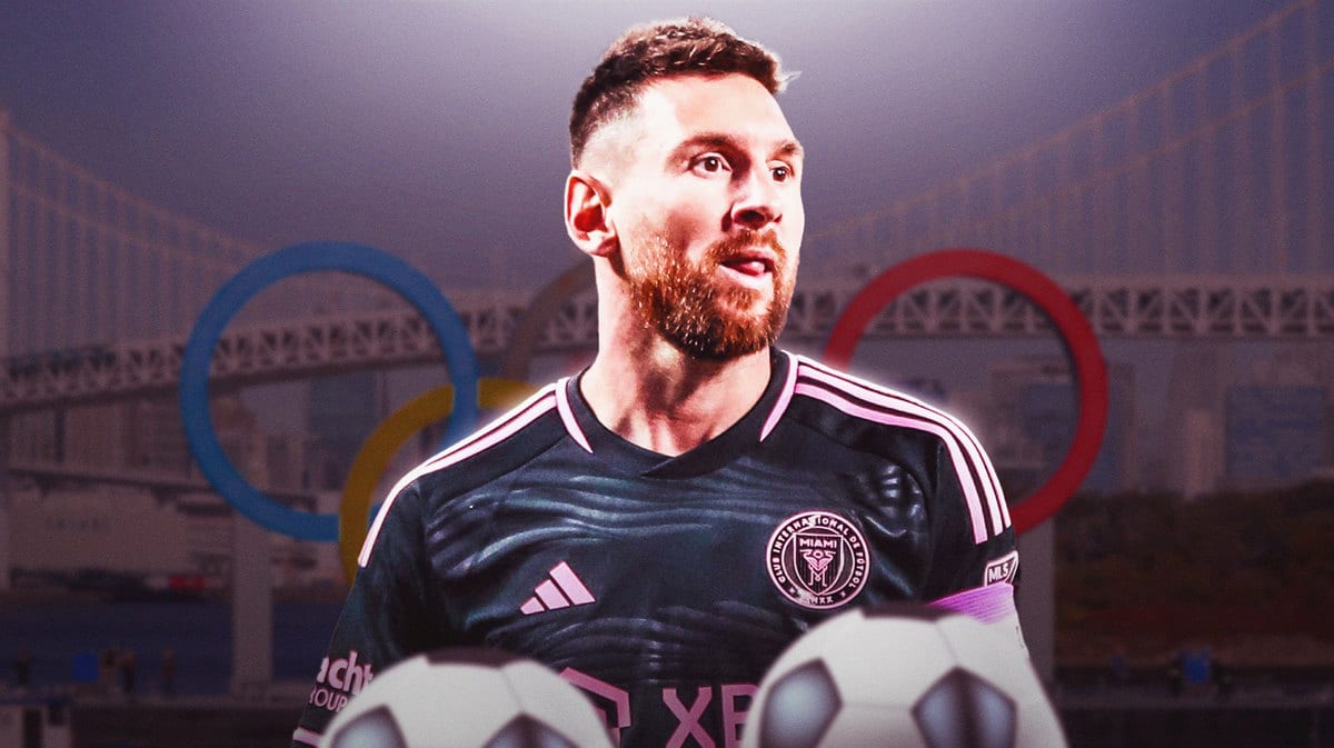 Lionel Messi in front of the Olympic rings