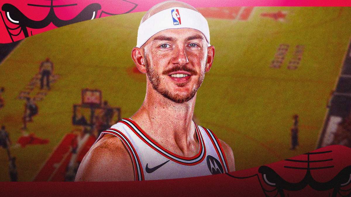 Chicago, Bulls, Magic, Billy Donovan, Alex Caruso, Alex Caruso in Bulls uni with Bulls arena in the background