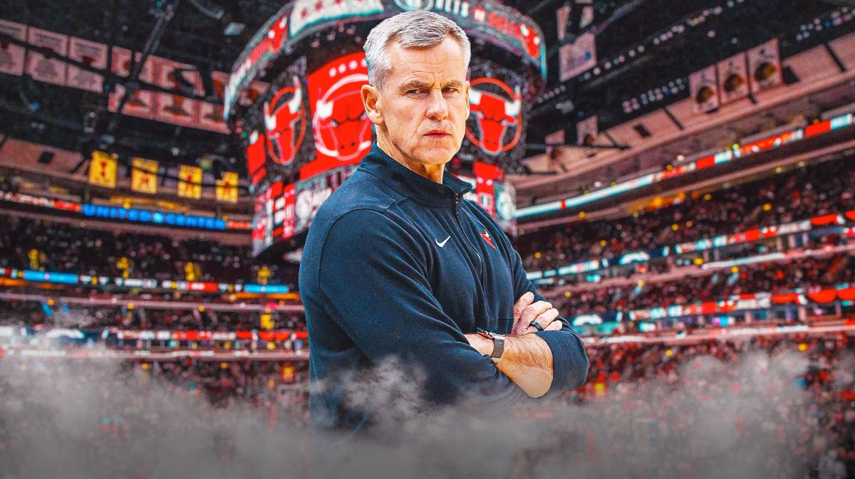 Chicago, Bulls, Orlando, Magic, Billy Donovan, Billy Donovan with Bulls arena in the background