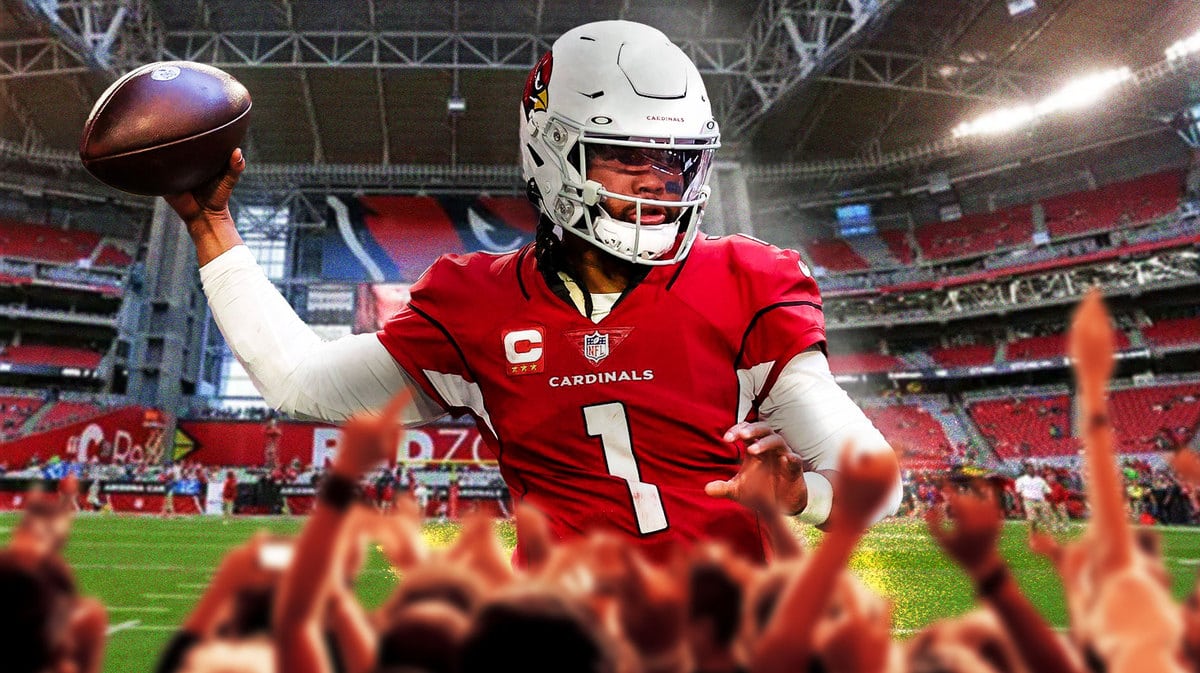 Kyler Murray throwing a footballl