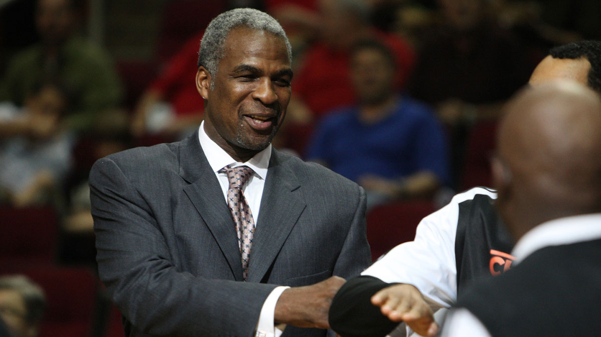 Charles Oakley NBA enforcer