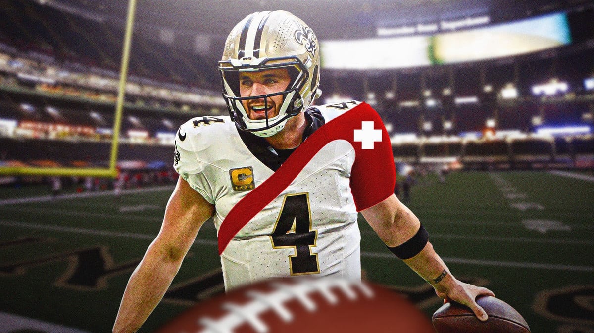 Derek Carr with a shoulder bandage