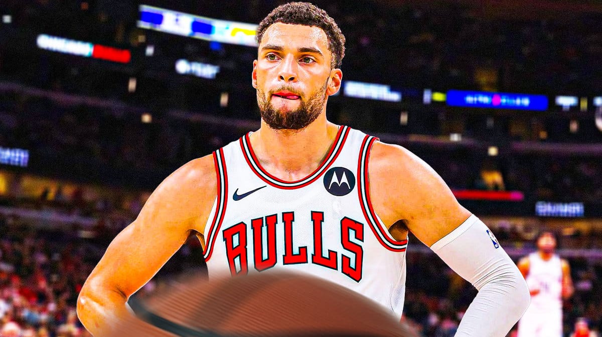 Chicago, Bulls, Zach LaVine, injury, Zach LaVine injury, Zach LaVine in Bulls uni with Bulls arena in the background