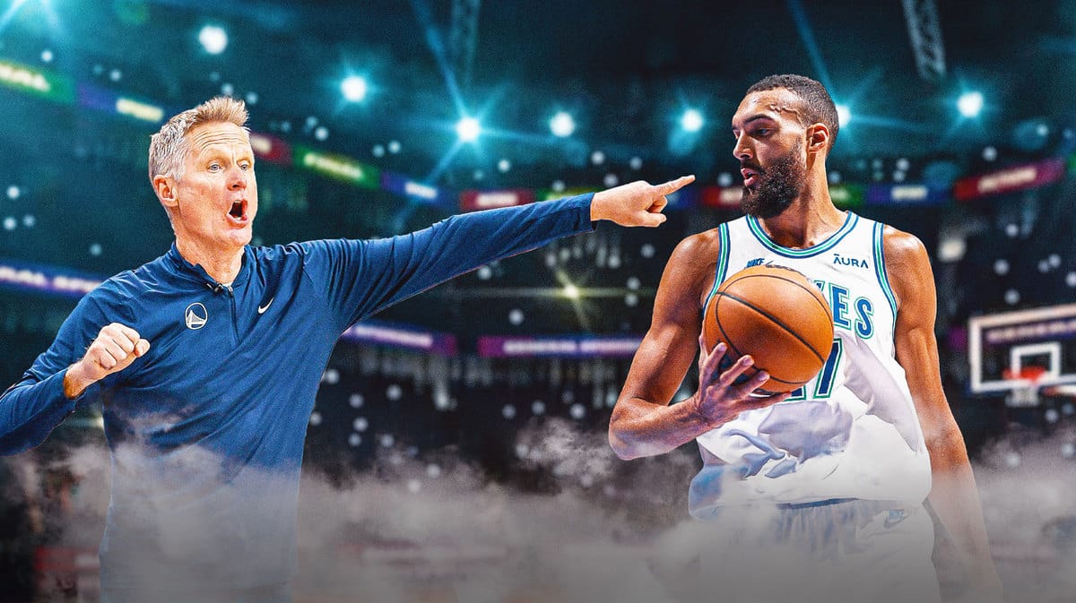 Steve Kerr points at Rudy Gobert