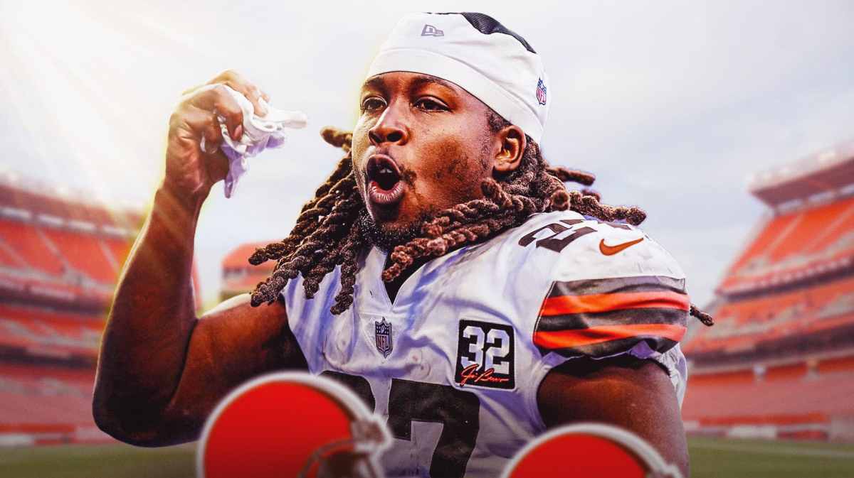Cleveland, Browns, Seahawks, Kareem Hunt, Kevin Stefanski, Kareem Hunt in Browns uni with Browns stadium in the background