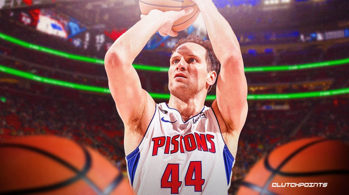 Pistons' Bojan Bogdanovic shooting a basketball.