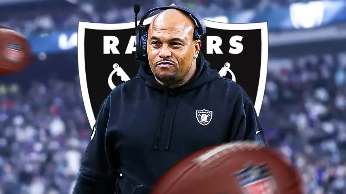 Las Vegas Raiders head coach Antonio Pierce