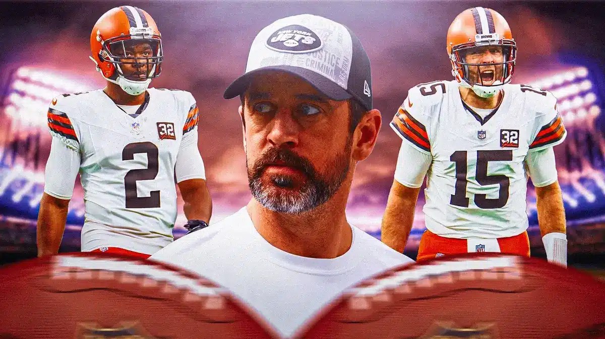 Aaron Rodgers between Amari Cooper and Joe Flacco