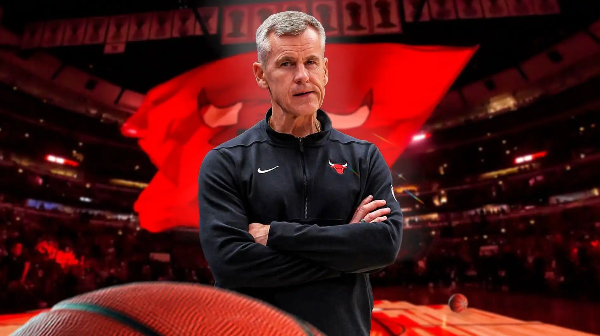 Bulls, Nuggets, Billy Donovan, Billy Donovan Bulls, Bulls Nuggets, Billy Donovan with Bulls arena in the background