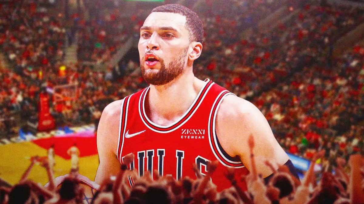 Chicago, Bulls, Zach LaVine, Zach LaVine rumors, Zach LaVine injury, Zach LaVine in Bulls uni with Bulls arena in the background