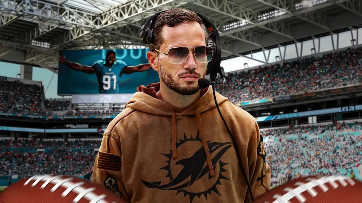 Miami Dolphins head coach Mike McDaniel with shades