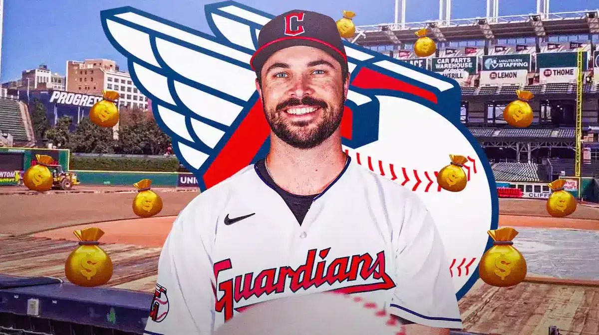 Austin Hedges has returned to the Guardians on a $4 million contract