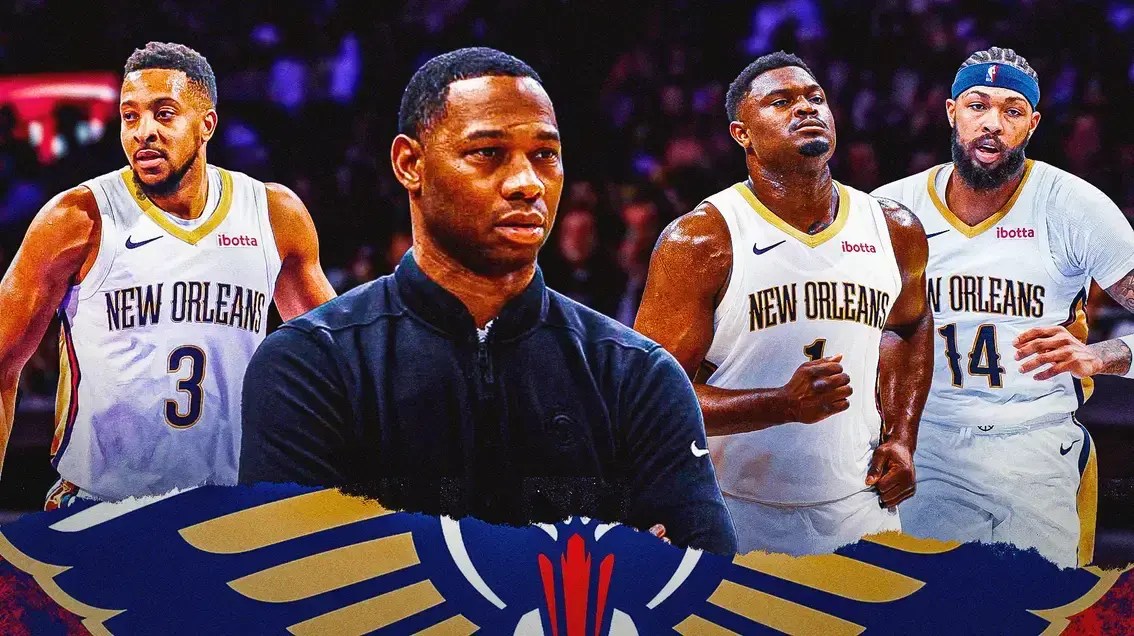 Photo: Willie Green coaching Pelicans, Zion Williamson, Brandon Ingram, CJ McCollum in background in Pelicans jerseys with clocks above