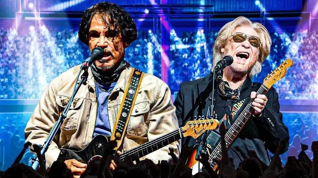 John Oates and Daryl Hall on stage in front of fans.