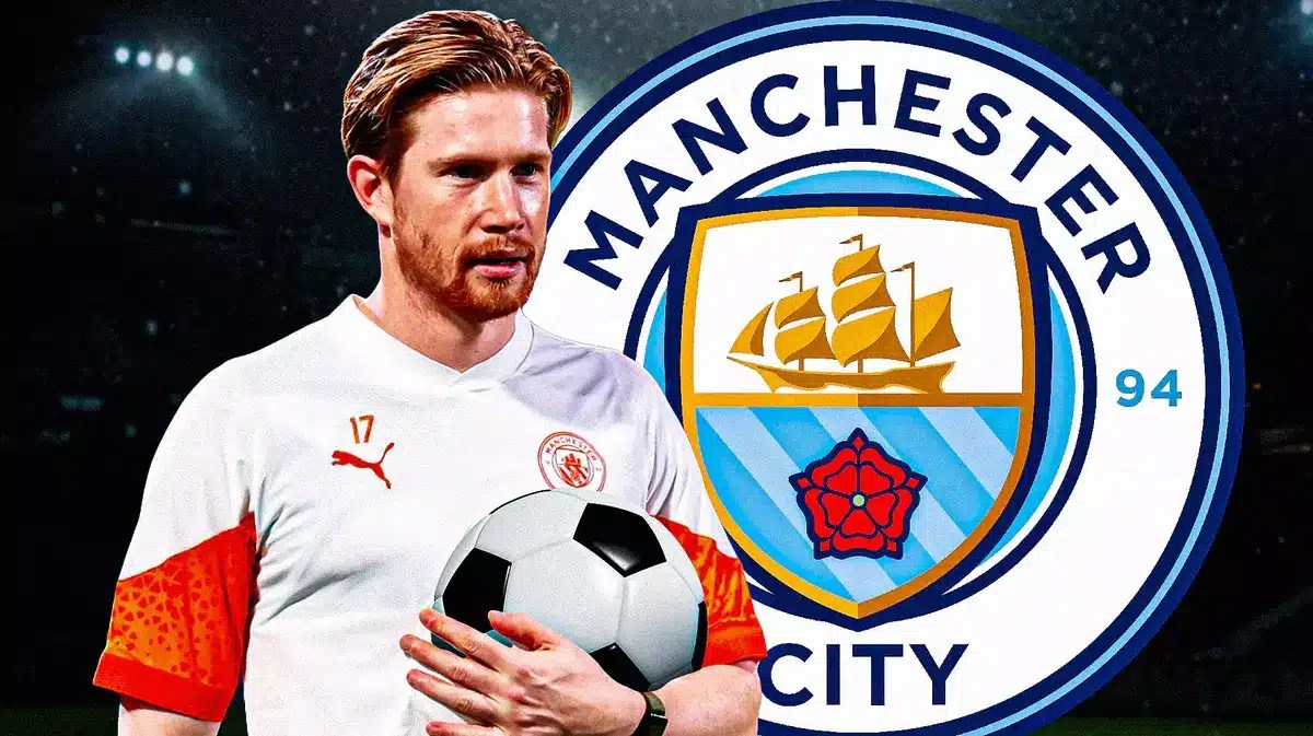 Kevin De Bruyne training in front of the Manchester City logo