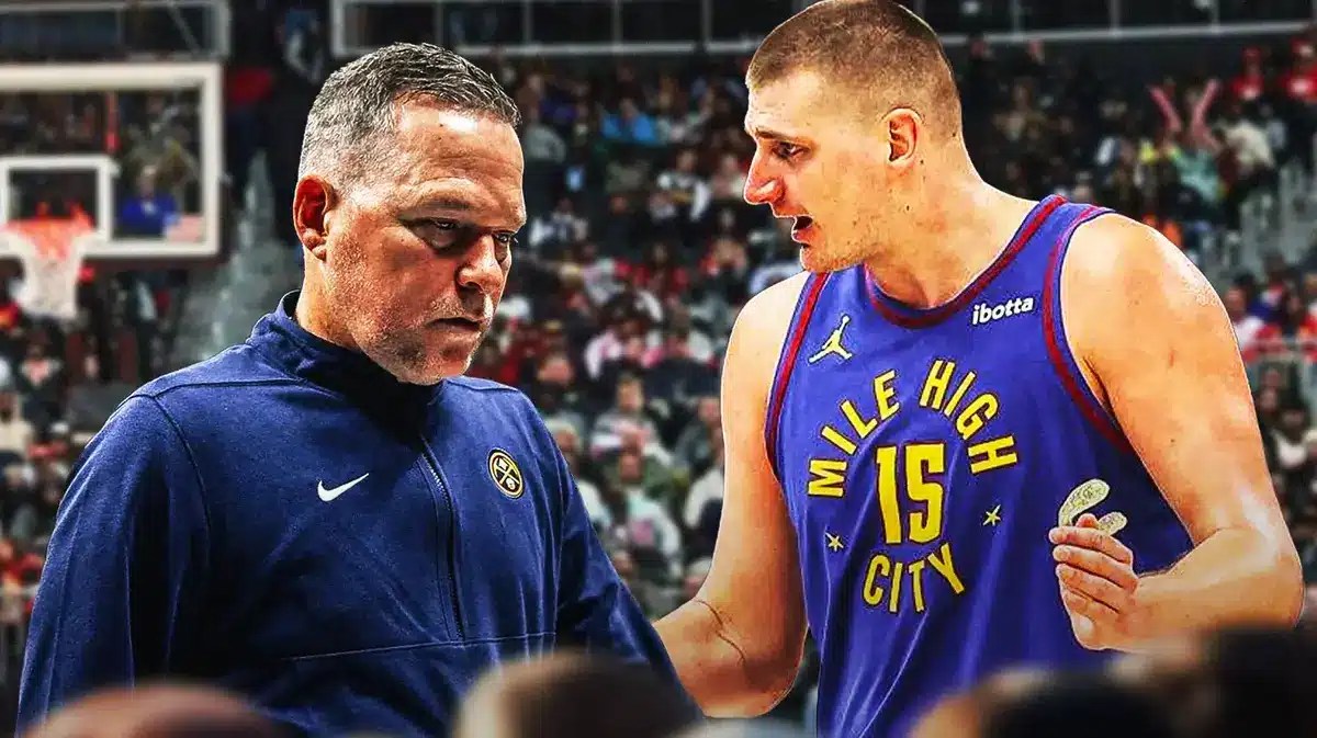 Michael Malone beside a complaining Nikola Jokic
