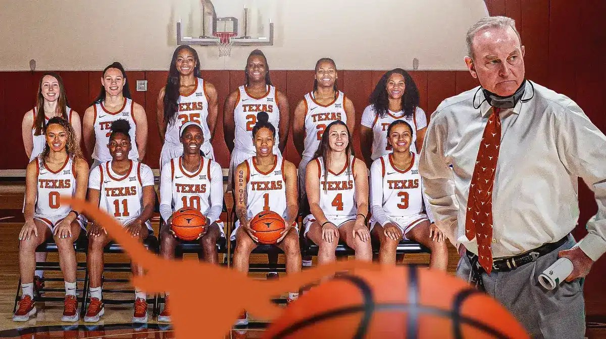 Texas women’s basketball coach Vic Schaefer with the Texas women’s basketball team