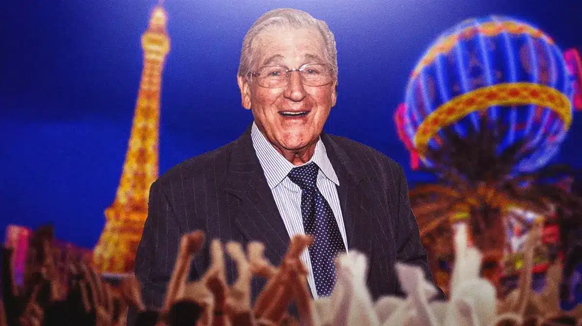 Shecky Greene in front of fans.