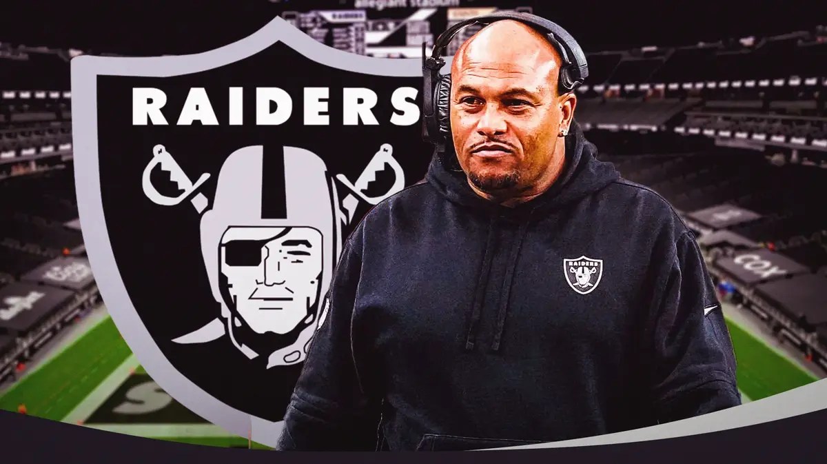 Las Vegas Raiders head coach Antonio Pierce
