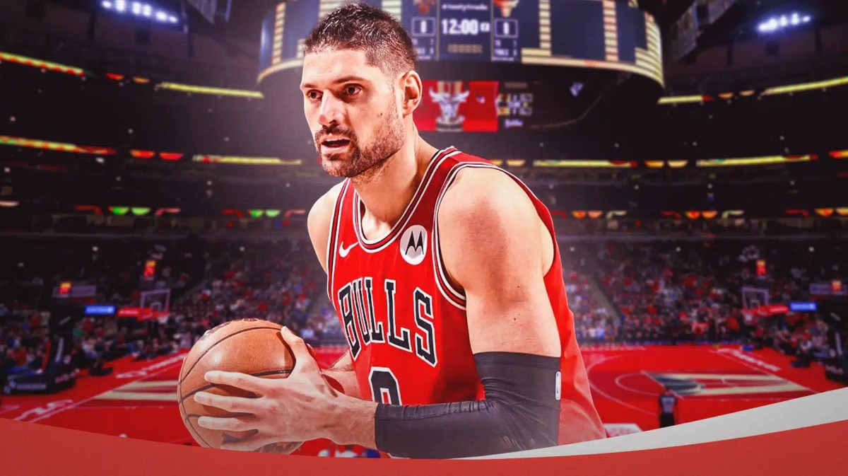 Chicago, Bulls, Billy Donovan, Billy Donovan Bulls, 2023 Bulls, Nikola Vucevic in Bulls uni with Bulls arena in the background