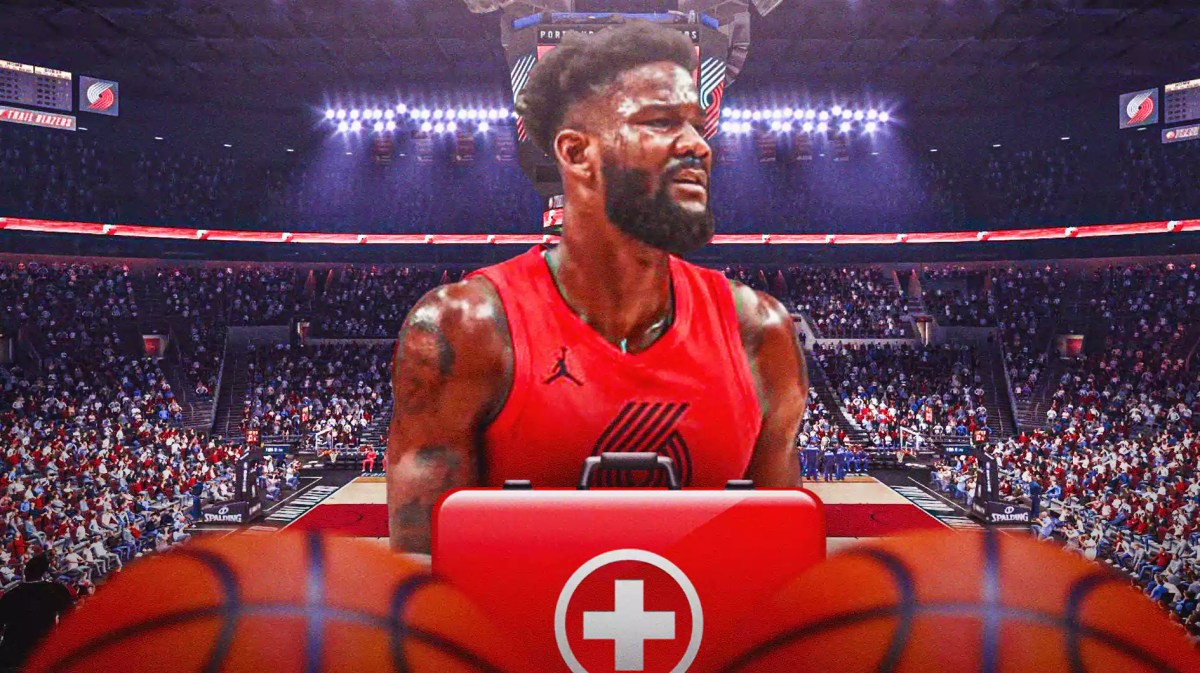 Blazers center Deandre Ayton.