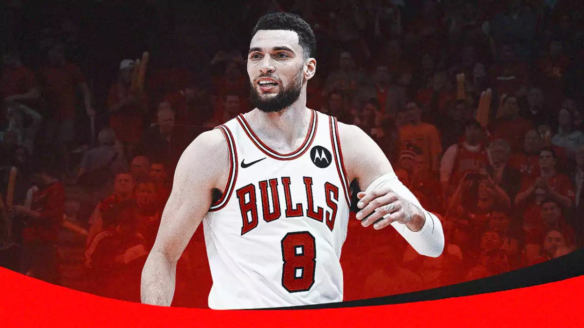 Bulls, Rockets, Billy Donovan, Zach LaVine, Bulls Rockets, Zach LaVine in Bulls uni with Bulls arena in the background