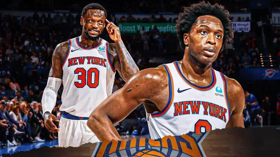 New York Knicks forward Julius Randle behind OG Anunoby