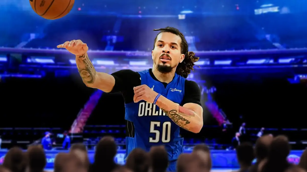 Cole Anthony passing the ball in Madison Square Garden