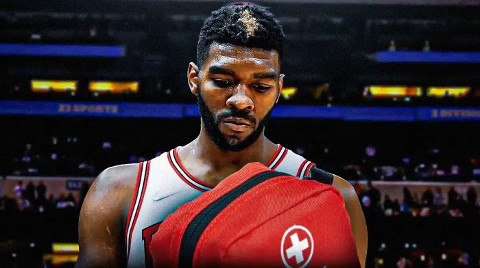 Patrick Williams (Bulls) with red medical cross symbol