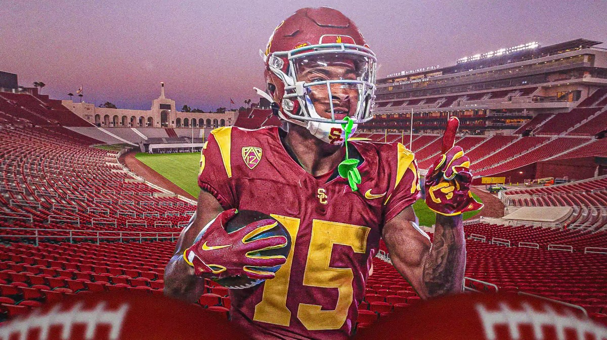 USC football, Trojans, Dorian Singer, Dorian Singer transfer, transfer portal, Dorian Singer in USC uni with USC football stadium in the background
