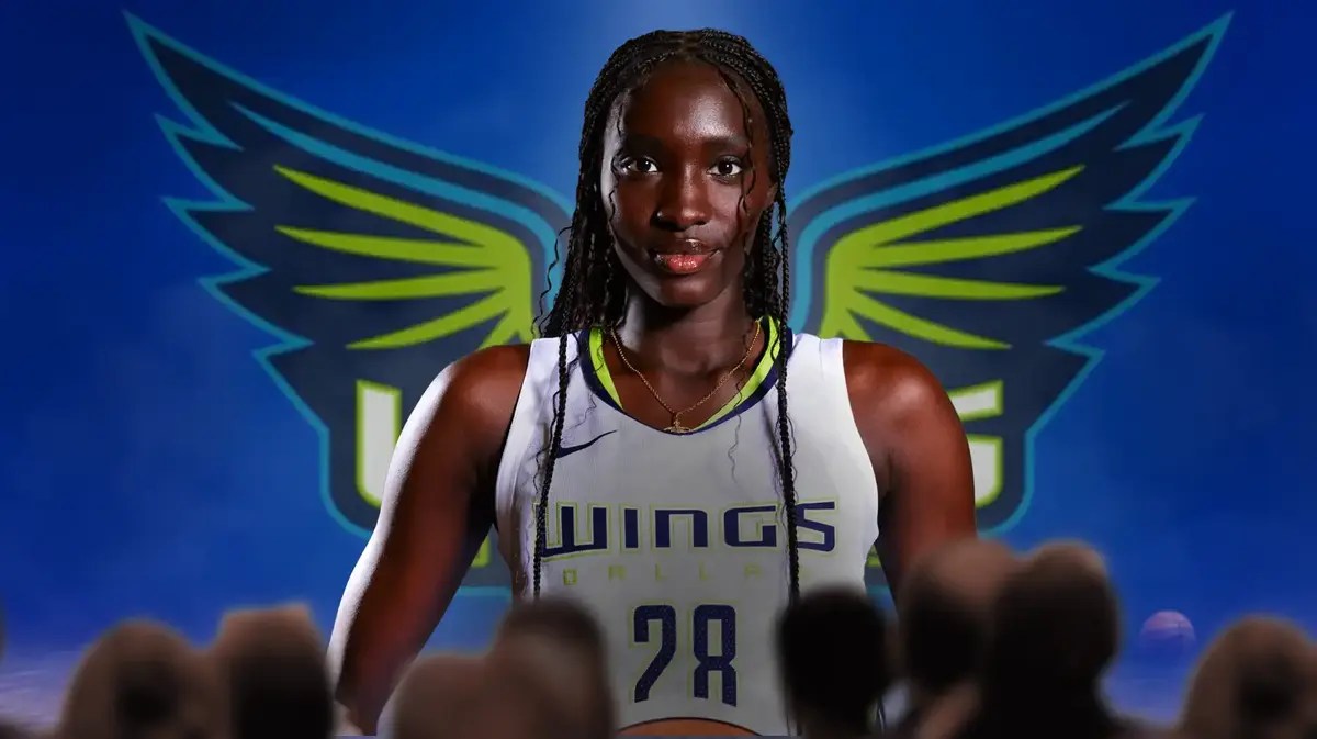 Dallas Wings player Awak Kuier
