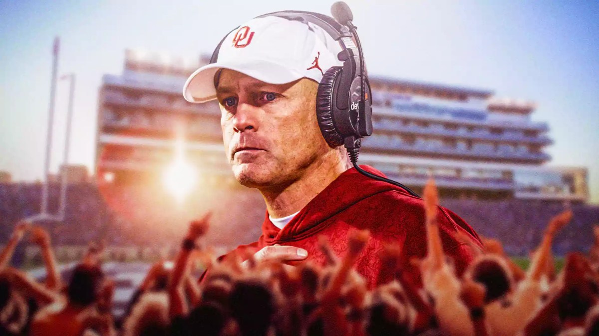 Oklahoma football, Sooners, Kansas State football, Wildcats, Matt Wells, Matt Wells in Oklahoma gear with Kansas State football stadium in the background