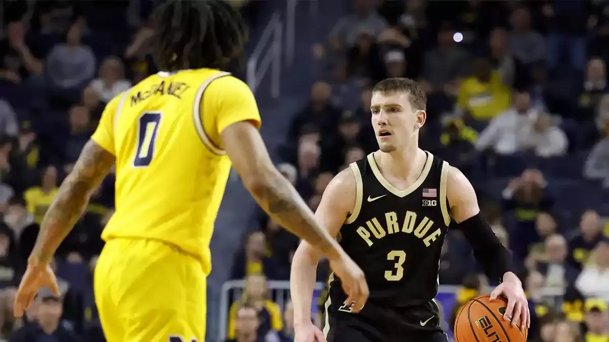 Purdue Boilermakers guard Braden Smith (3) dribbles against Michigan Wolverines guard Dug McDaniel (0) in the second half at Crisler Center. Mandatory