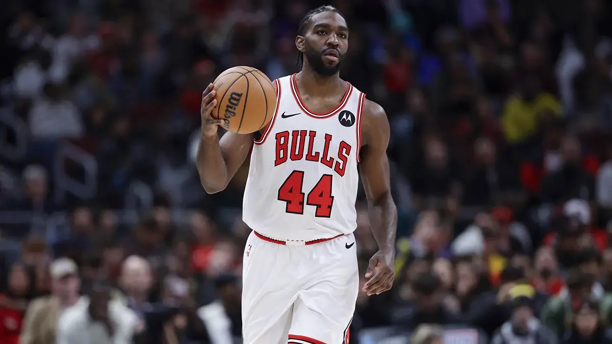 Chicago Bulls forward Patrick Williams (44) brings the ball up court against the Los Angeles Lakers during the first half at United Center